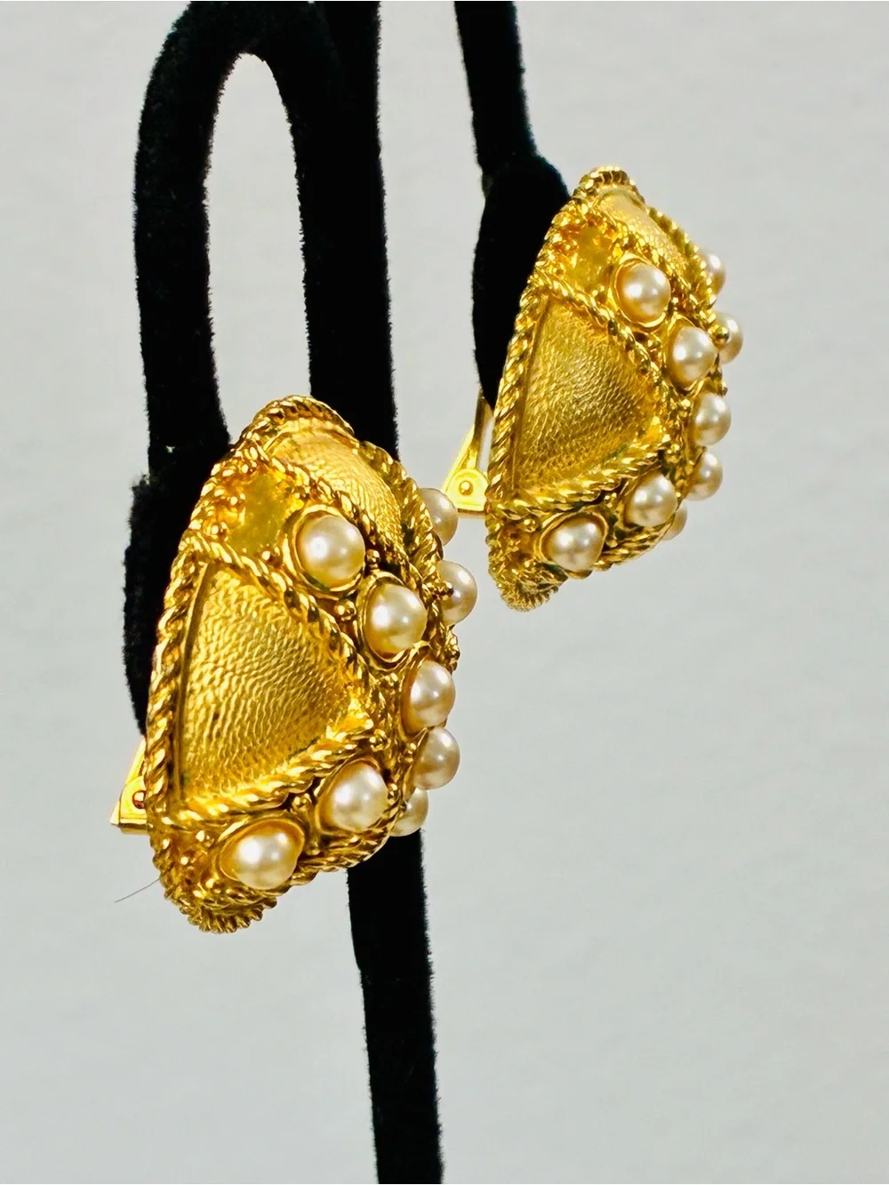 VTG 90s Classiques Entier Gold-Tone Pearled Button Earrings Business Casual